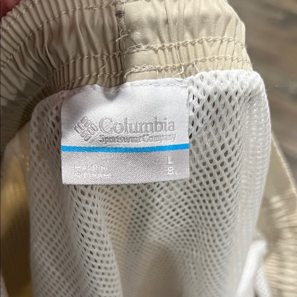 Columbia Omni-Shade Men's Khaki Performance Shorts - Picture 7 of 10